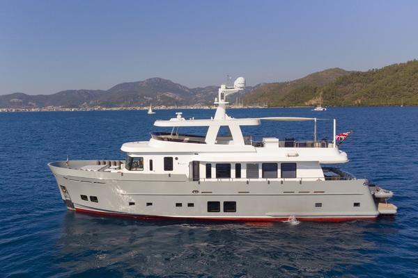 Maple Explorer expedition yacht